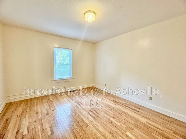 Building Photo - 121 Oakdale St