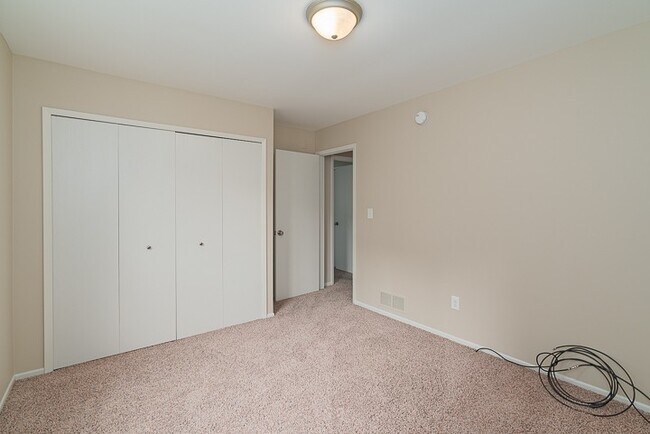 Building Photo - 2630 Glenbrook Ct