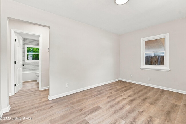 Building Photo - 318 Freeman Ave