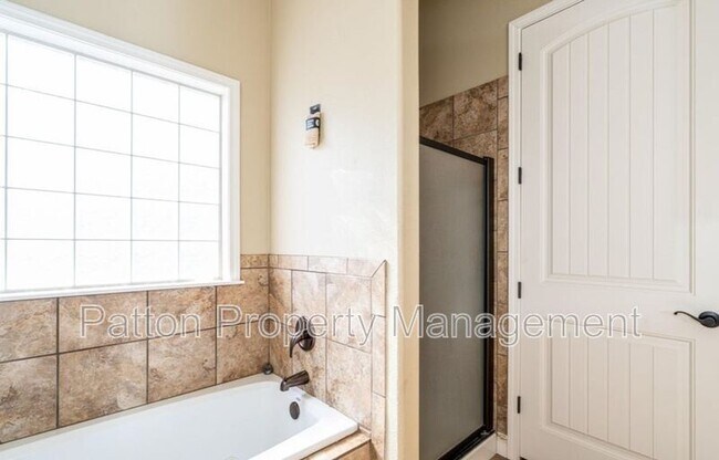 Building Photo - 7900 Shreveport Dr