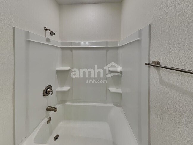 Building Photo - 1324 Celery Ave