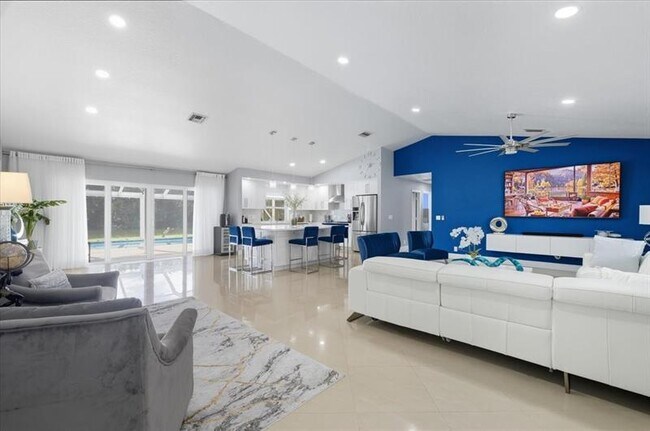 Building Photo - 10082 Harbourtown Ct