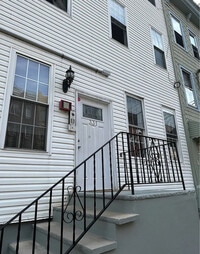 Building Photo - 331 Monroe St