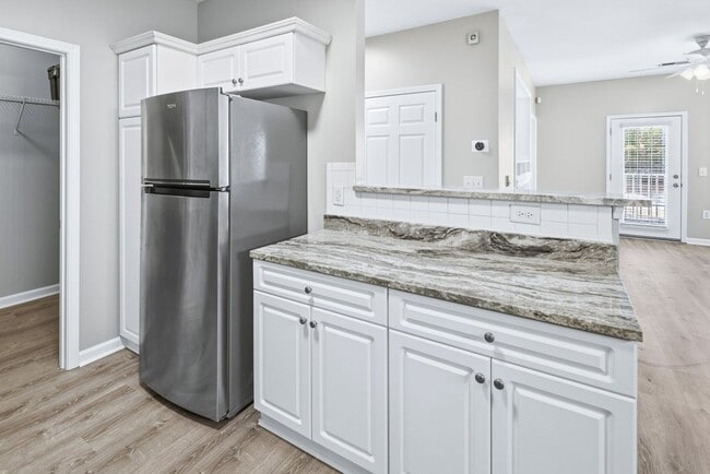 Building Photo - 2 Bedrooms 2 Bathrooms Condo