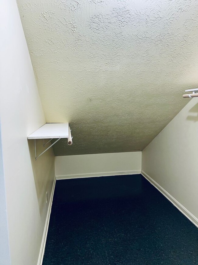 Building Photo - 1BR in West Louisville-Section 8 accepted!
