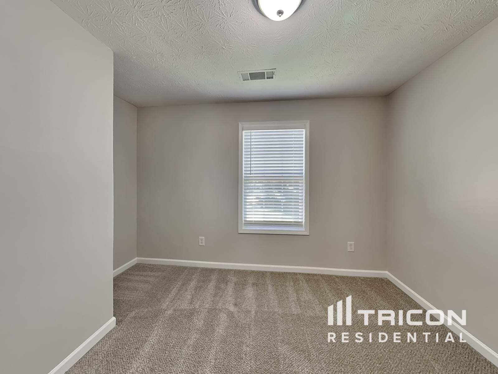 Building Photo - 360 Valley View Dr