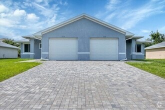 Building Photo - Duplex Unit For Rent In Port Charlotte