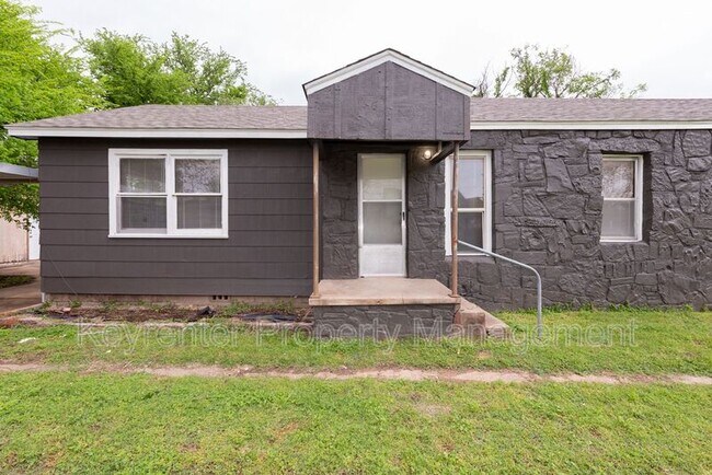 Building Photo - 526 S 39th W Ave