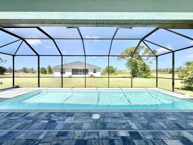 Building Photo - 20 Coxswain Dr