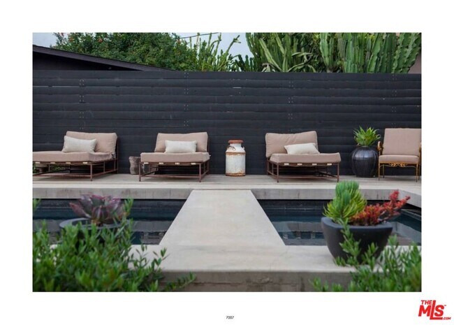 Building Photo - 1214 Palms Blvd