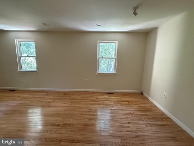 Building Photo - 9622 Lindenbrook St