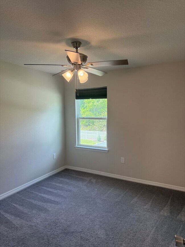 Building Photo - Beautiful/Like New Home in Winter Haven