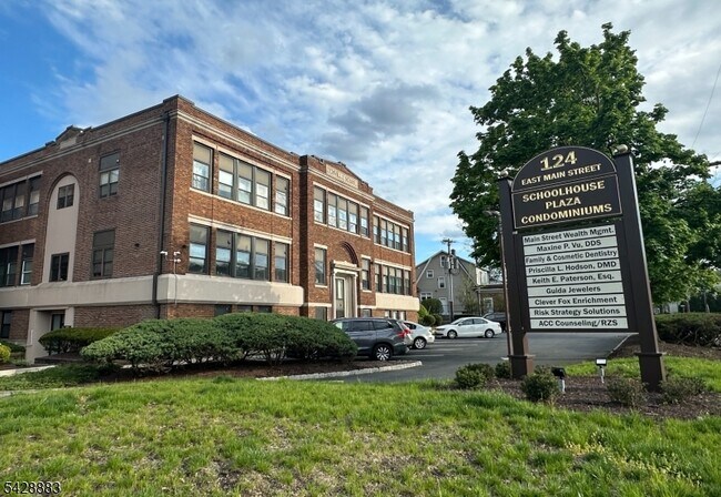 Building Photo - 124 E Main St