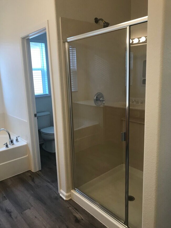 Building Photo - 4BR|2.5BA Townhome w/Garage|Yard|Water |Se...