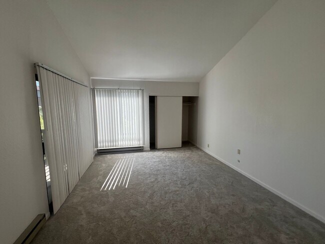 Building Photo - Upgraded 2 bed 2 bath condo in Mountain View. Must See!
