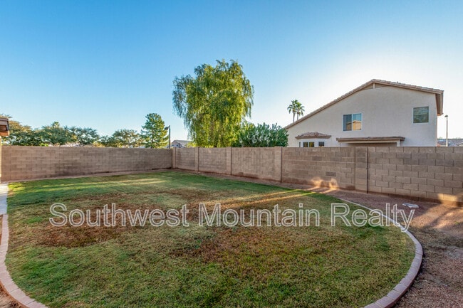 Building Photo - 1523 S Vine St