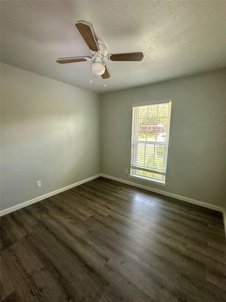 Building Photo - 6524 Blue Grass Dr