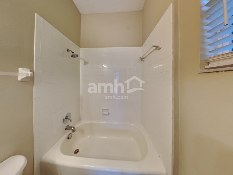 Building Photo - 20052 Bluff Oak Blvd