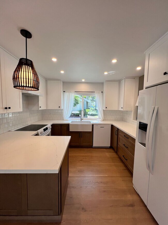 Building Photo - Complete Remodel Dearfield 3 bedroom 2.5 Bath home Ready for Lease