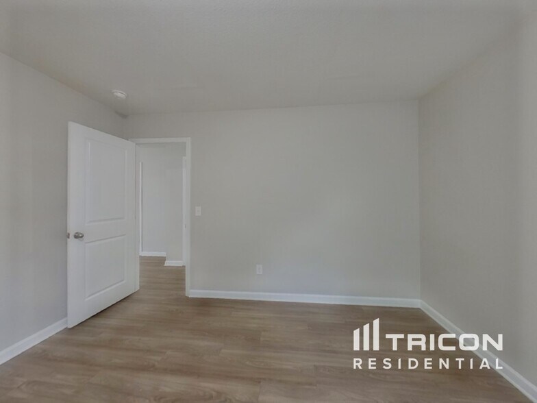 Building Photo - 750 Chariot Way