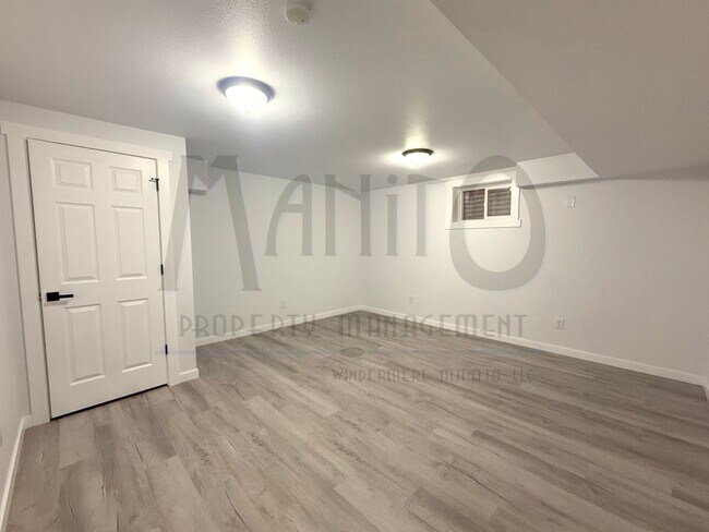 Building Photo - Spacious Nine Mile Home On Acreage