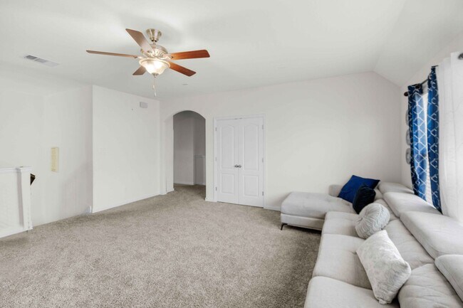 Building Photo - Welcome to your slice of paradise in Round...