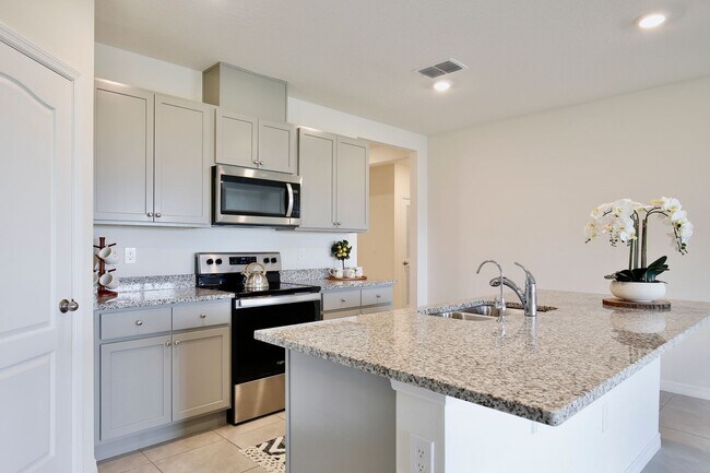 Building Photo - Beautiful 4 Bedroom, 2 bath home is Available for Rent in the Forest Lake Community!