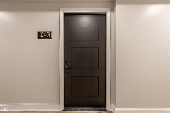 Building Photo - 104 W Main St