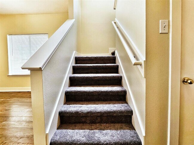 Building Photo - 6106 Spruce Bough Ct