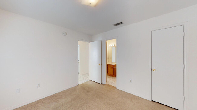Building Photo - 1858 Norwood Ct