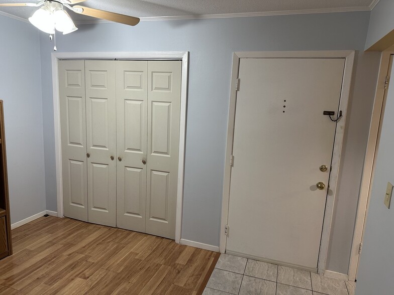 Building Photo - 1855 Poplar Woods Cir W