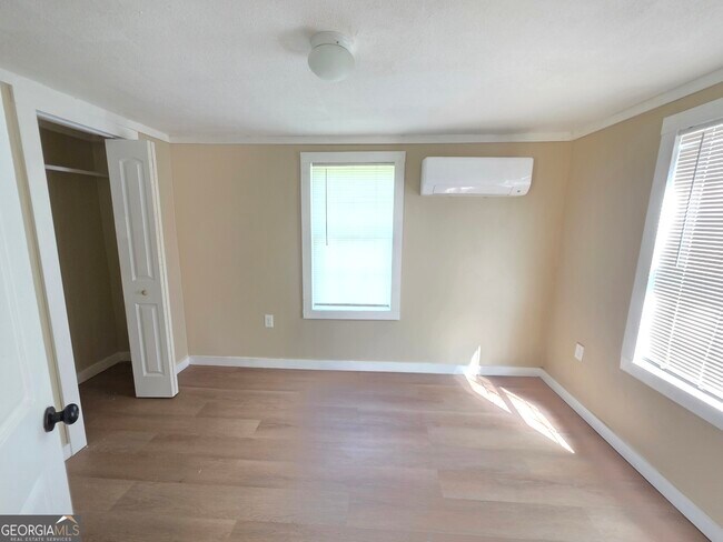 Building Photo - 1030 Dennis St