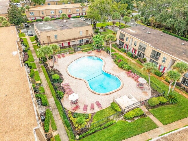 Building Photo - Charming Condo Retreat in Winter Park - Spacious 727 sq. ft. Home with lots of Community Features!