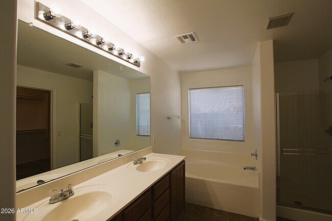 Building Photo - 25735 W Elwood St