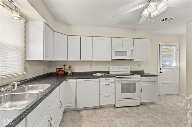 Building Photo - 296 Heritage Dr