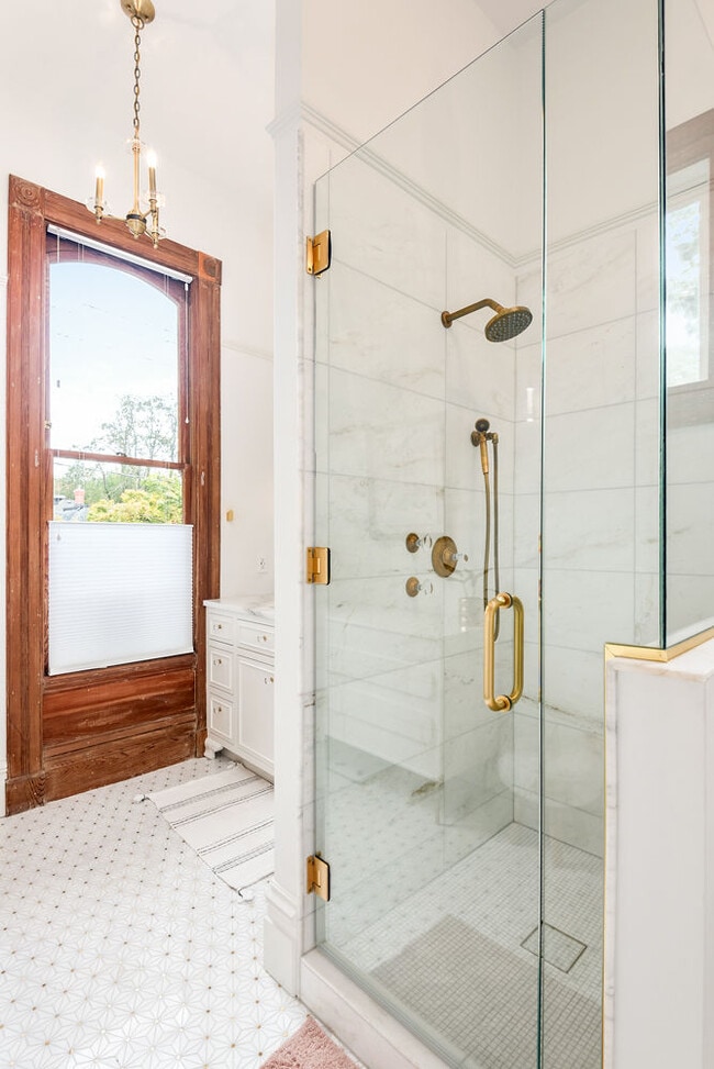 Building Photo - 2234 NW Johnson St