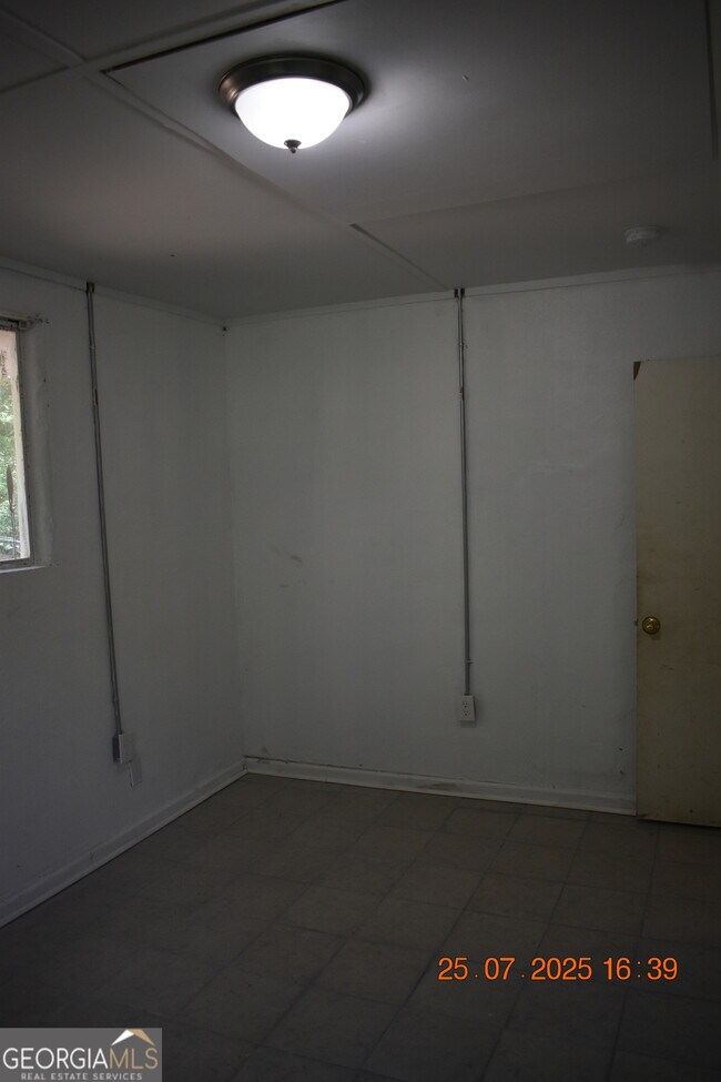 Building Photo - 1083 Nassau Pl
