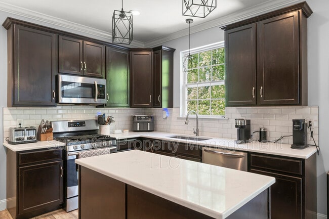 Building Photo - 13 Grist Mill Ct