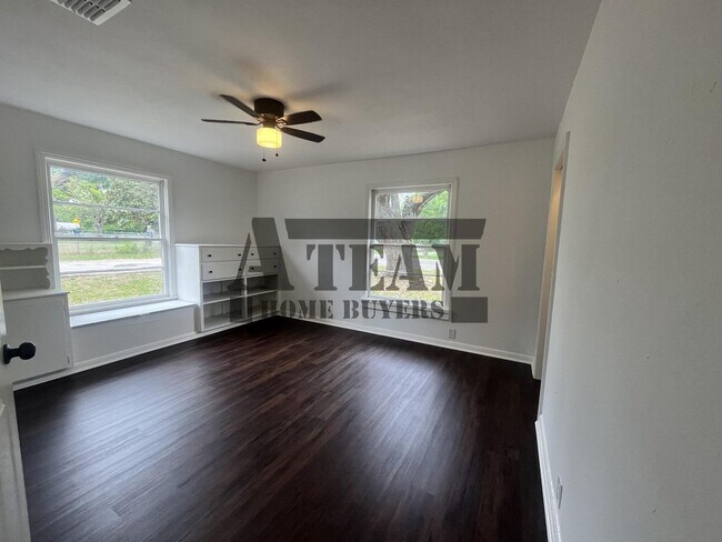 Building Photo - Fully Remodeled 3 Bedroom 2 Bathroom