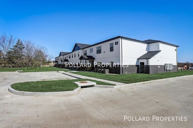 Building Photo - 505 Parkview Dr