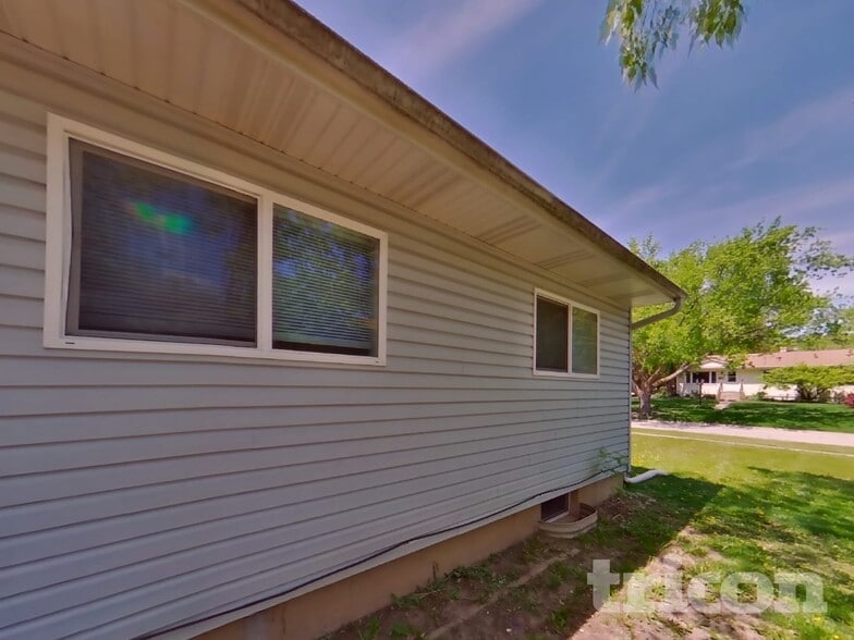 Building Photo - 815 Sandra Ln