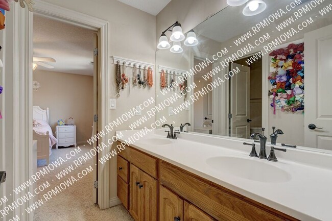 Building Photo - 4631 Timberline Dr