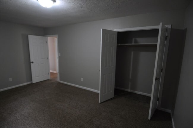 Building Photo - 6712 Stana Dr