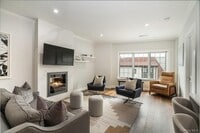 Building Photo - 100 Main St