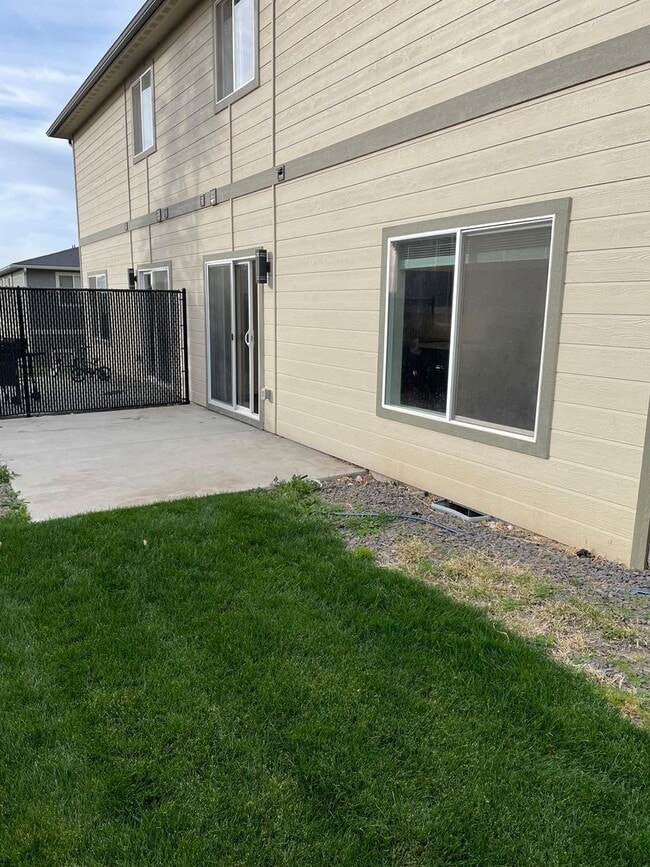 Stealth Investments, LLC. 217 N 76th Ave Yakima WA 98908 Apartment