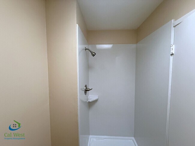 Building Photo - 01167 - P - 5863/5865 Hillview Ave. - OWNE...