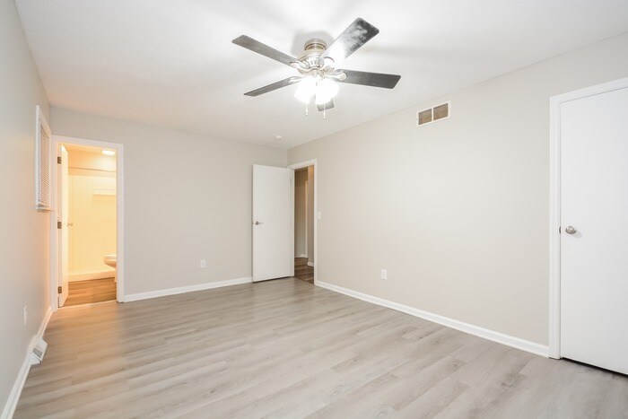 Building Photo - 853 Meadow Ridge Dr