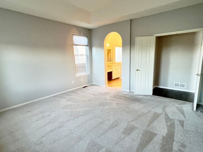 Building Photo - Open Ranch with 3 beds 2 baths and a 2-car...