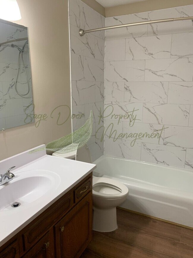 Building Photo - 3 BEDROOM IN BLUE SPRINGS!!!