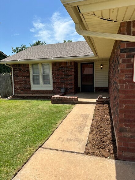 Building Photo - 301 N Morgan Dr